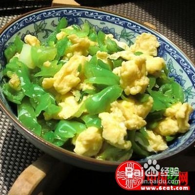 青椒炒鸡蛋的家常做法