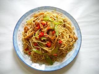 如何做西芹牛肚辣炒面?