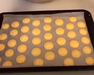 教你制作酥脆蛋黄小饼干