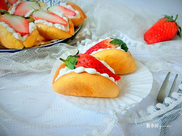 #网红美食我来做#奶油草莓小贝