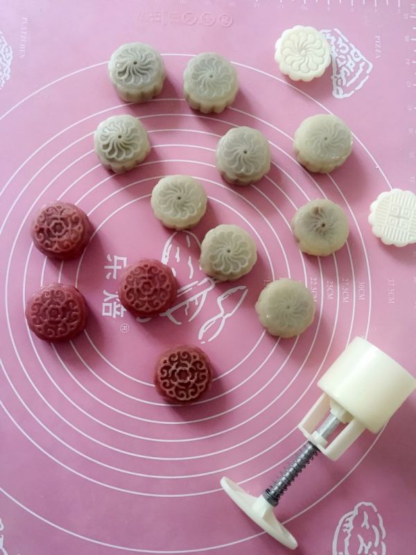 板栗馅儿冰皮月饼