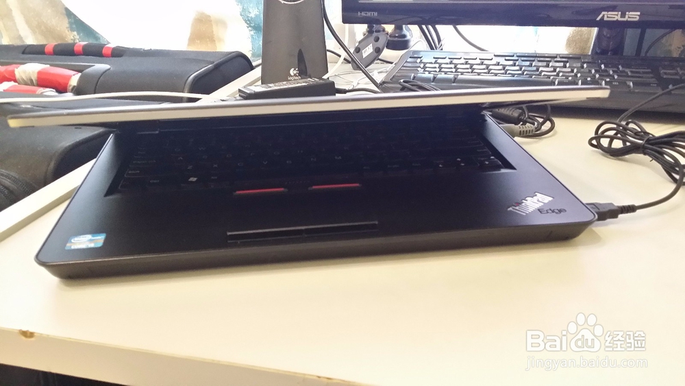 怎么设置笔记本电脑合住盖子继续使用。