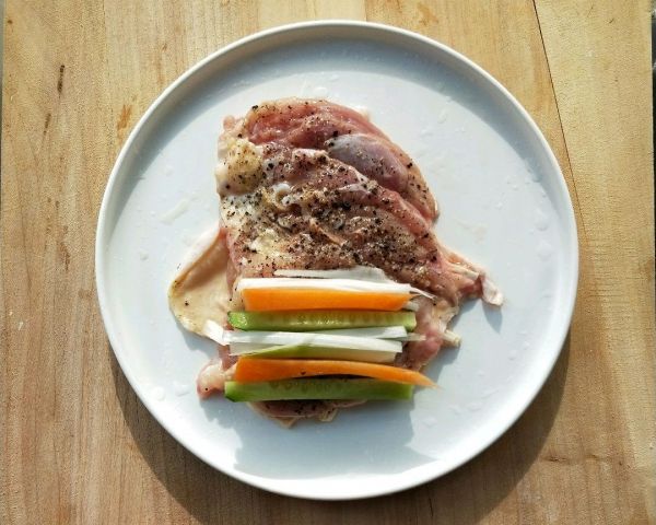 黑胡椒烤蔬菜鸡腿卷