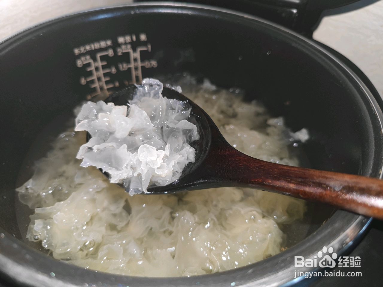 百分百胶质的红枣银耳羹的做法