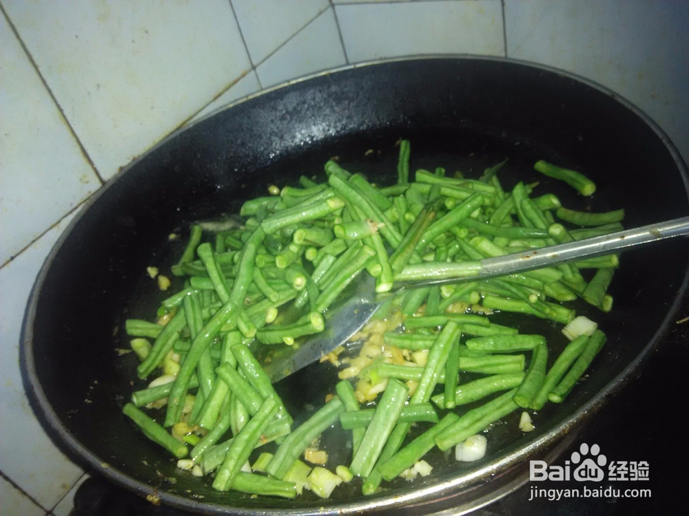 长豆角炒婆婆丁