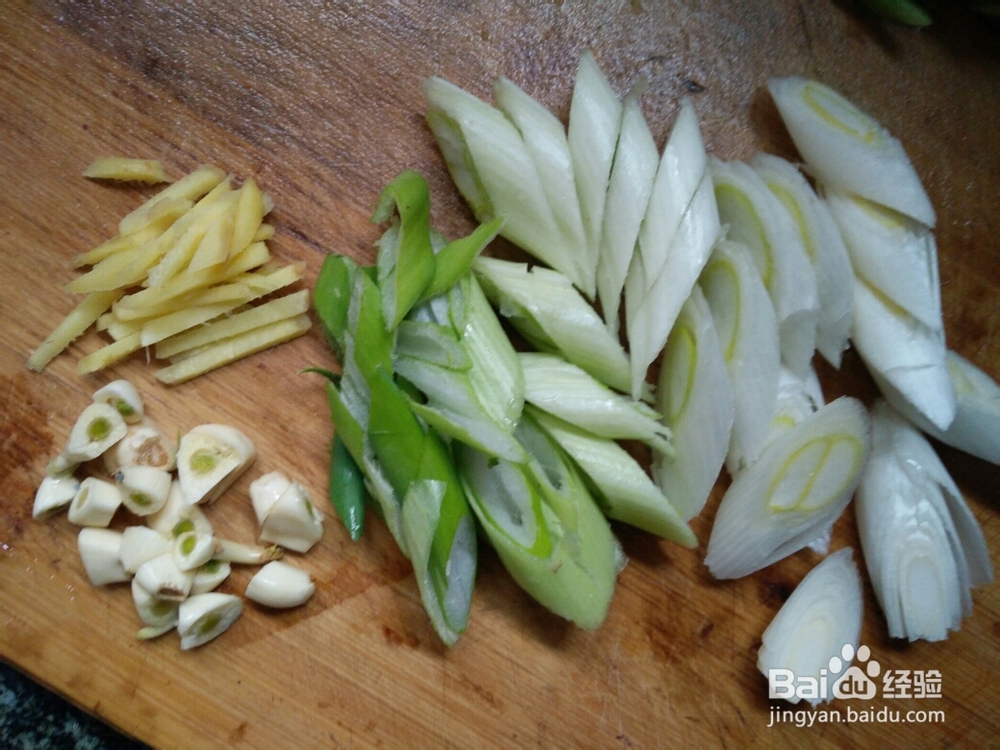 老厨师教你做西芹烧鱿鱼卷