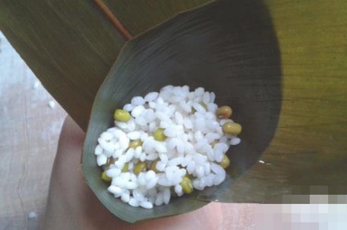 包粽子的豆子叫什么豆
