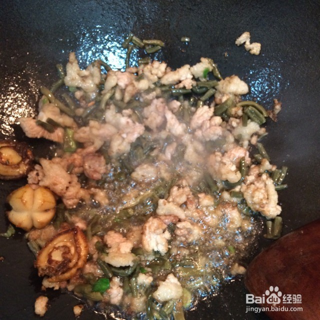 酸豆角米粉的做法