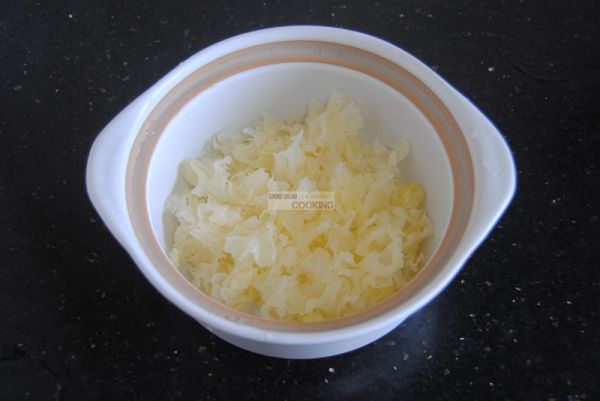 草莓红枣银耳羹