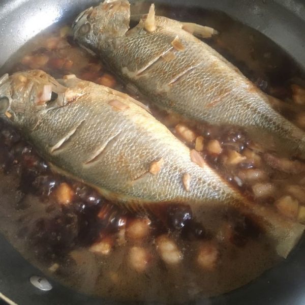 五花肉烧黄花鱼