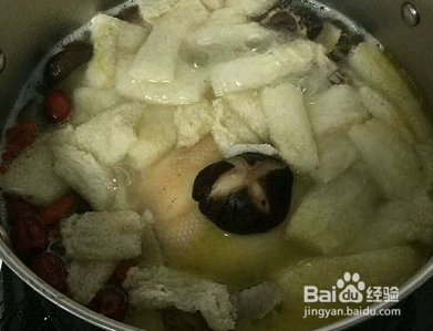 一看就流口水的香菇竹荪老鸡汤