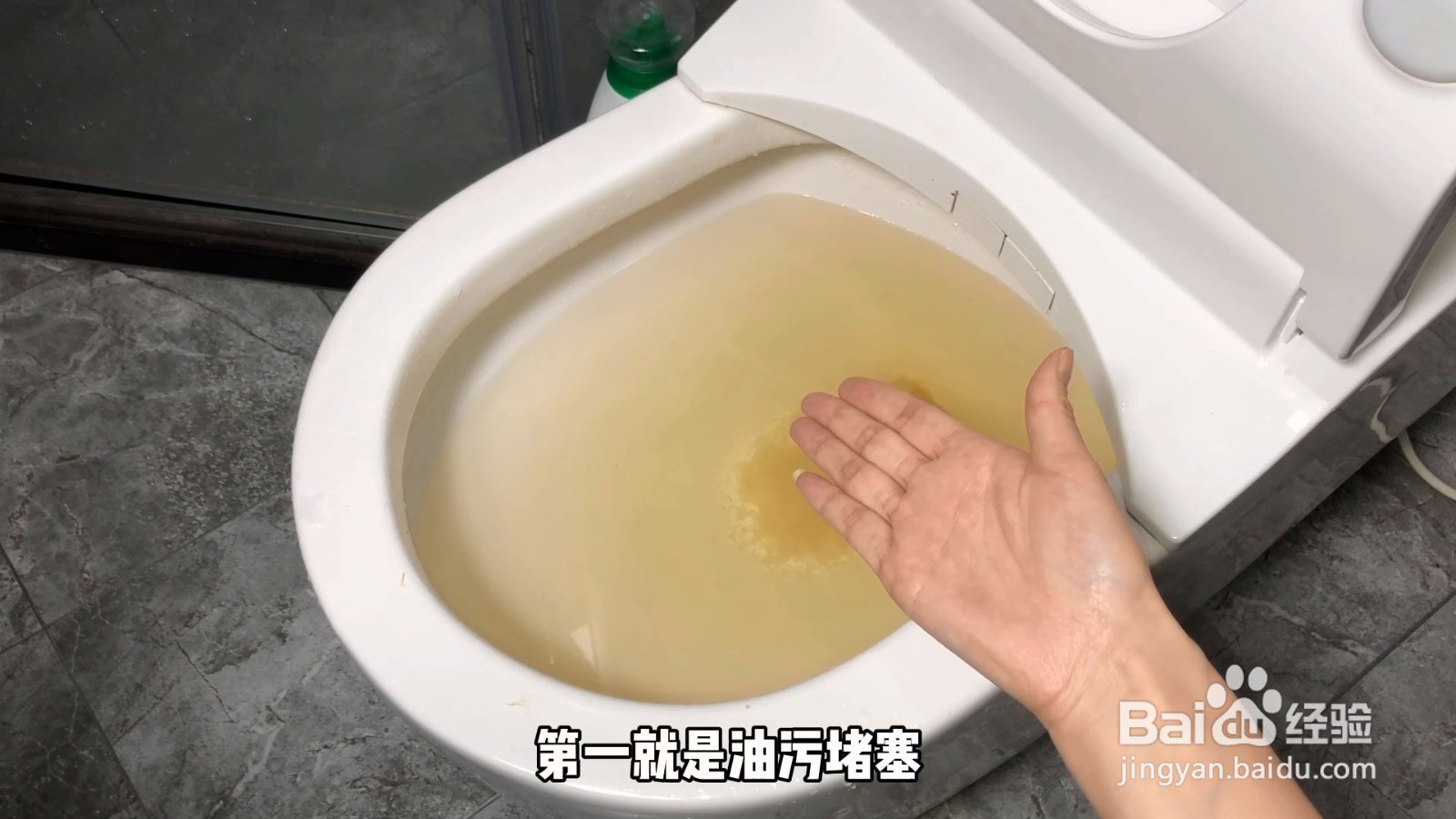 马桶堵住了怎么办?教你个方法,几下就通了