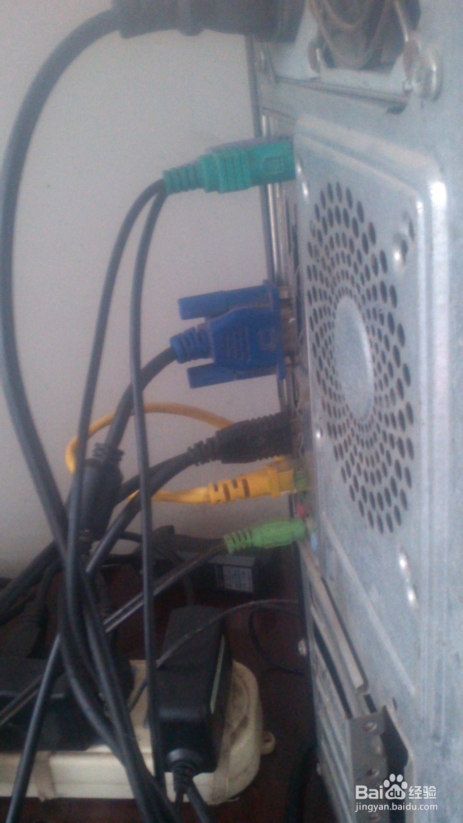 电脑开机后主机运转屏幕通电不显示怎样解决?