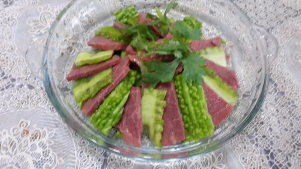 红油牛肉拌苦瓜