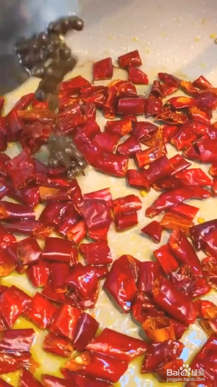 如何制作好吃又下饭的辣子鸡腿