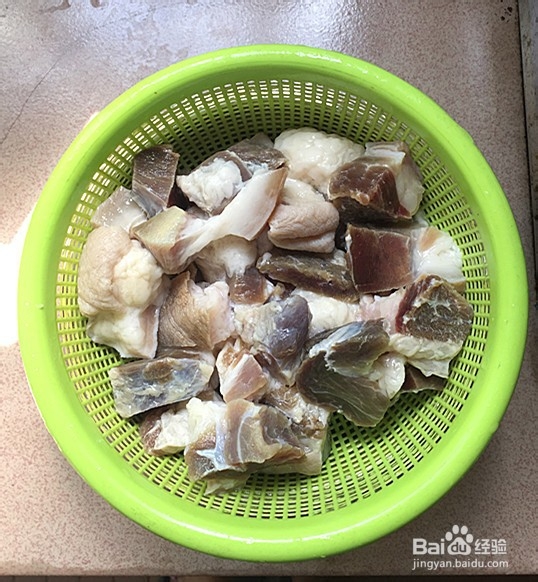 萝卜炖腊猪蹄肉