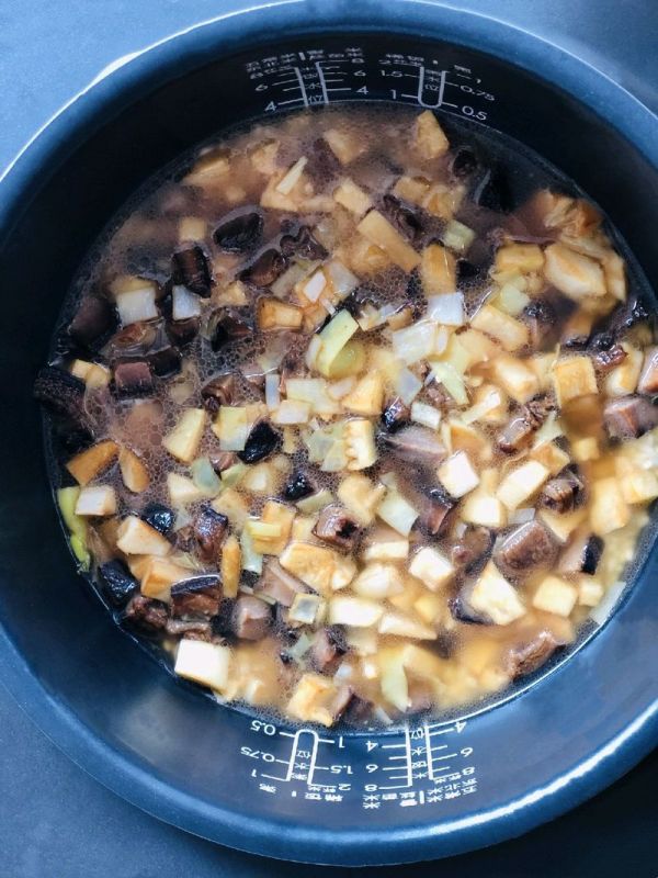 春笋酱肉青豆饭