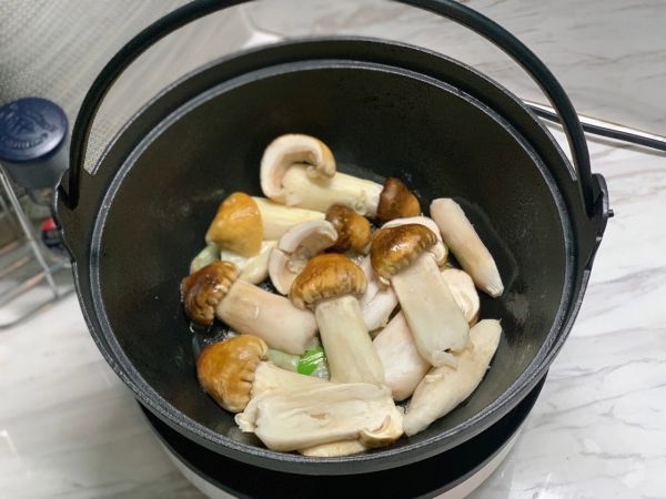 鲜姬松茸煮牛肉