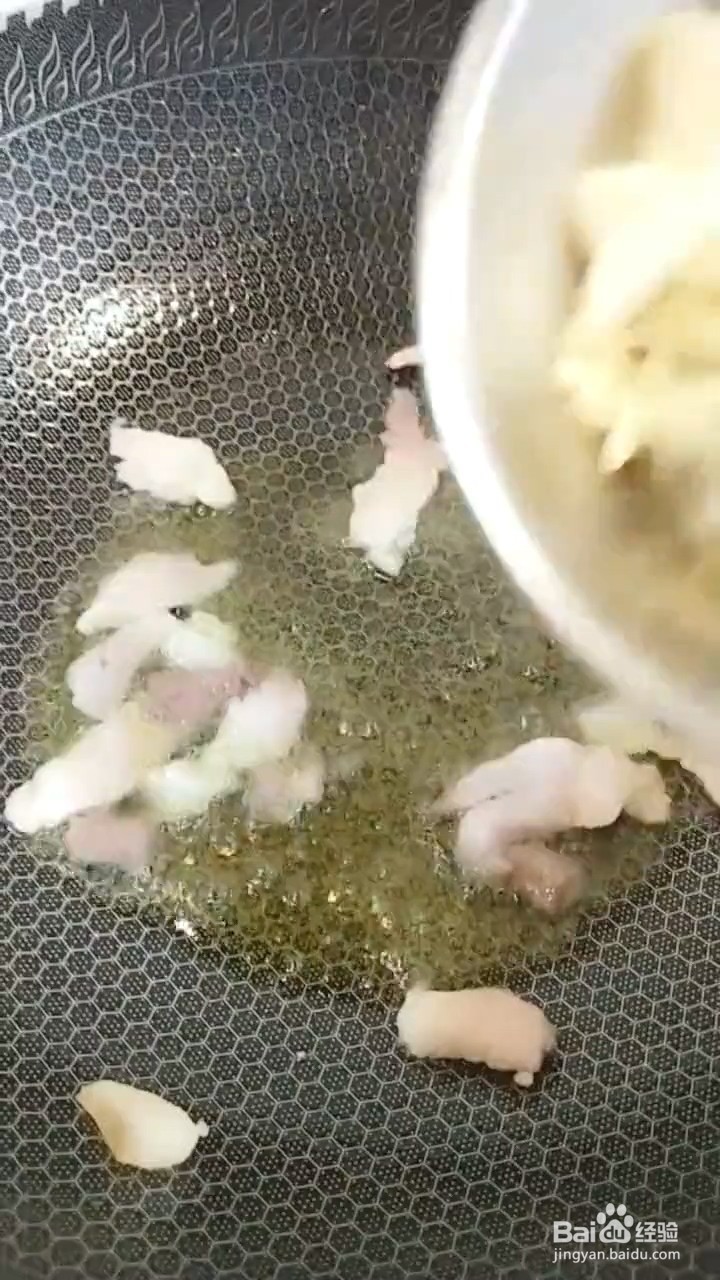 如何制作东北名菜尖椒干豆腐？