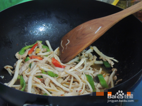 海鲜菇炒肉的做法
