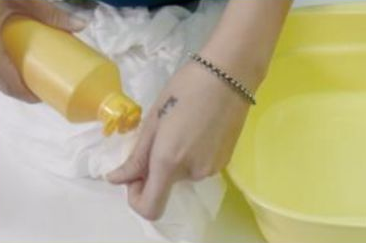 衣服上的奶油怎么洗掉