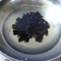 西兰花拌木耳
