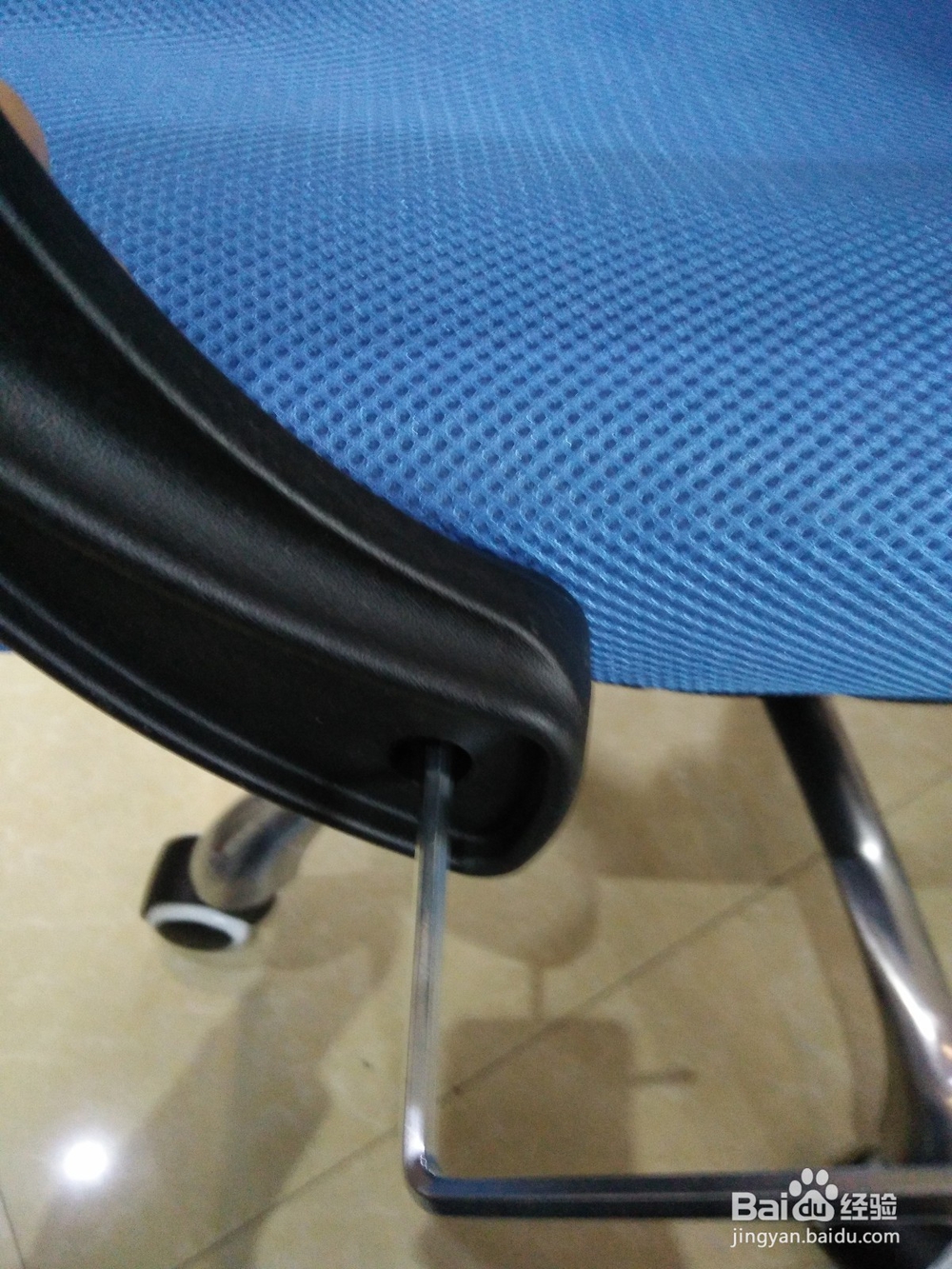 如何安装便携式电脑椅子