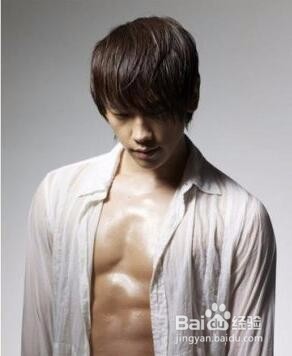 男生怎么自拍才好看?