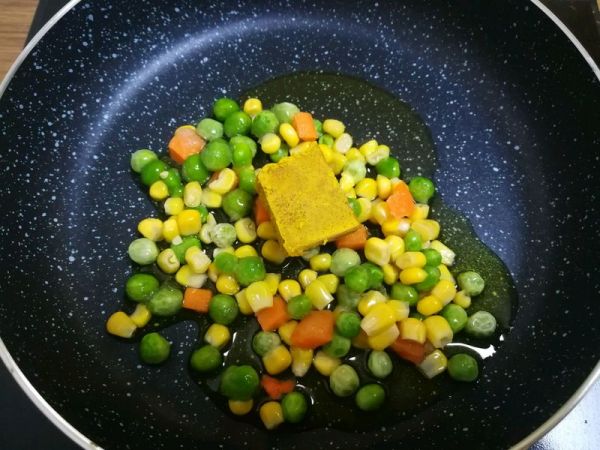 时蔬咖喱炒饭脆筒