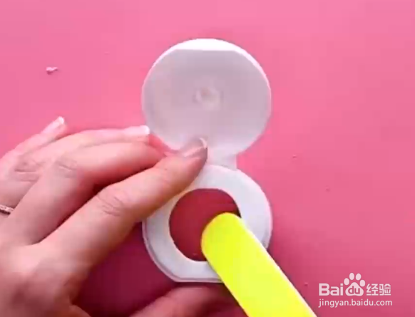 如何给芭比娃娃制作家具