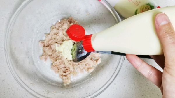 金枪鱼藜麦沙拉