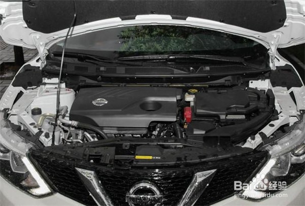 新逍客扶手箱改装方法