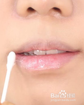 魅惑美妆：新手怎么样画出干净的红唇妆