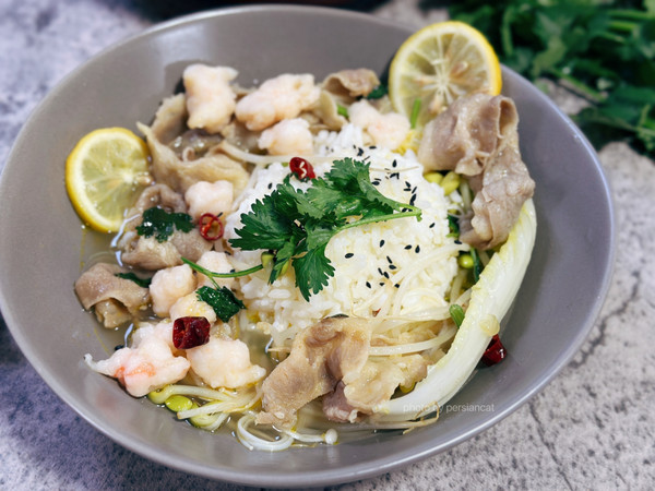 10分钟搞定低卡虾滑酸汤肥牛煲