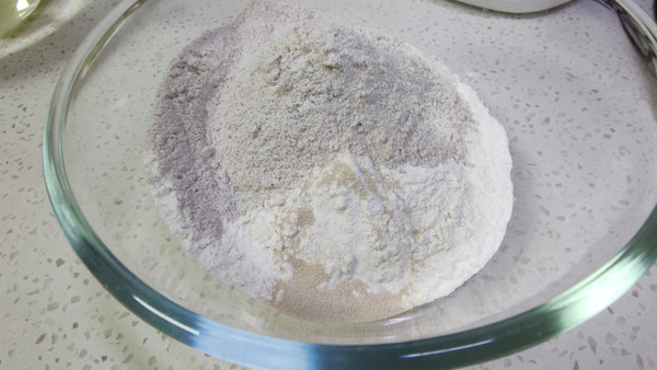 鸡蛋粉条小茴香全麦包子