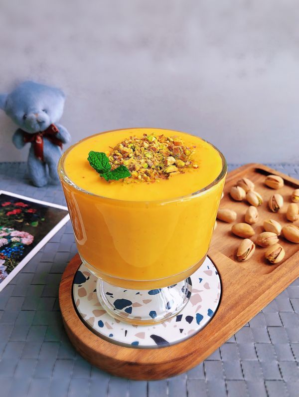 开心果芒果奶昔