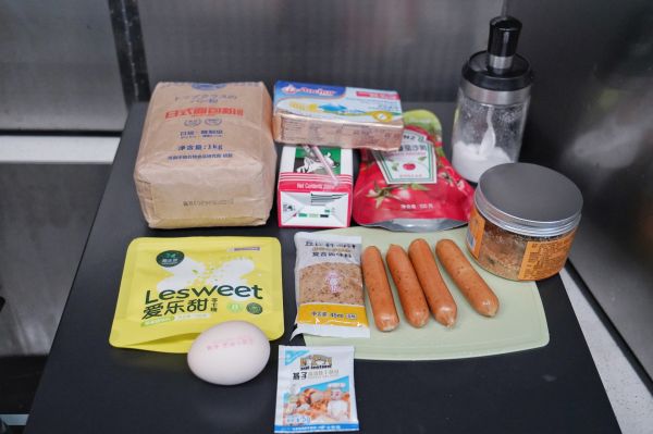 童趣花朵火腿肠肉松面包