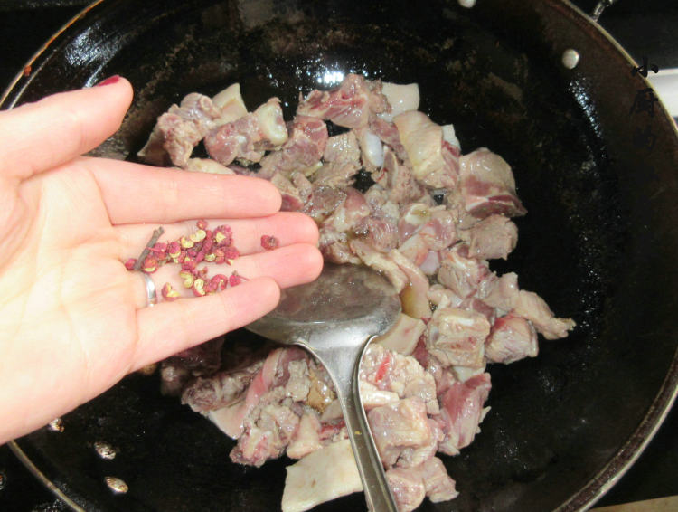 芋头烧排骨,让你大饱口福!