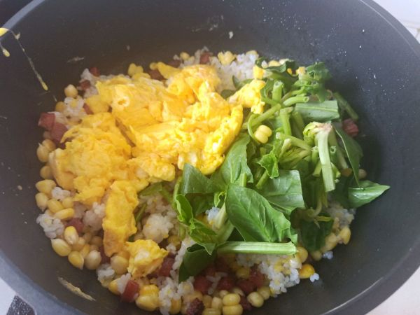 腊肉时蔬炒米饭