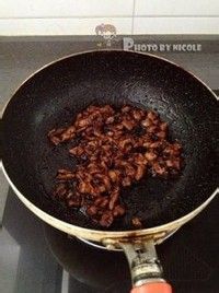 坚果仁肉酱披萨