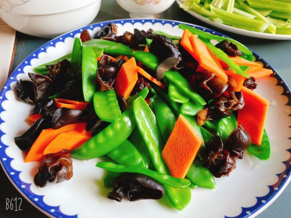 爽口秋耳荷兰豆炒鲜虾仁