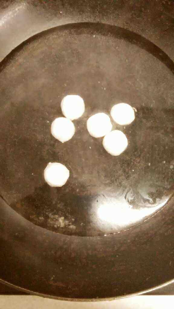 给孩子做丸子紫菜蛋汤，孩子会爱上这道菜的！