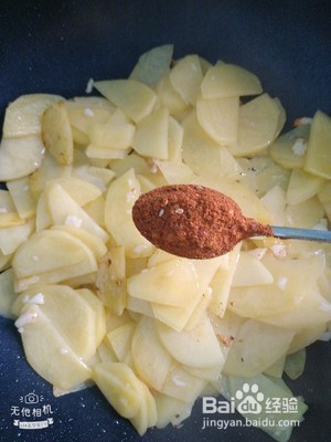 麻辣土豆片的做法。