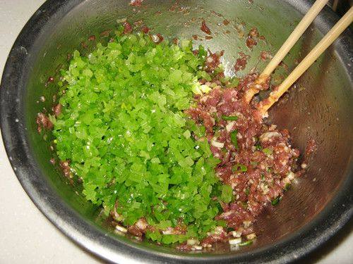怎么做芹菜馅水饺,看完这个你就学会了