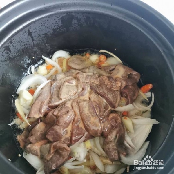 鲜美的黑乐砂锅爆炒猪肝做法