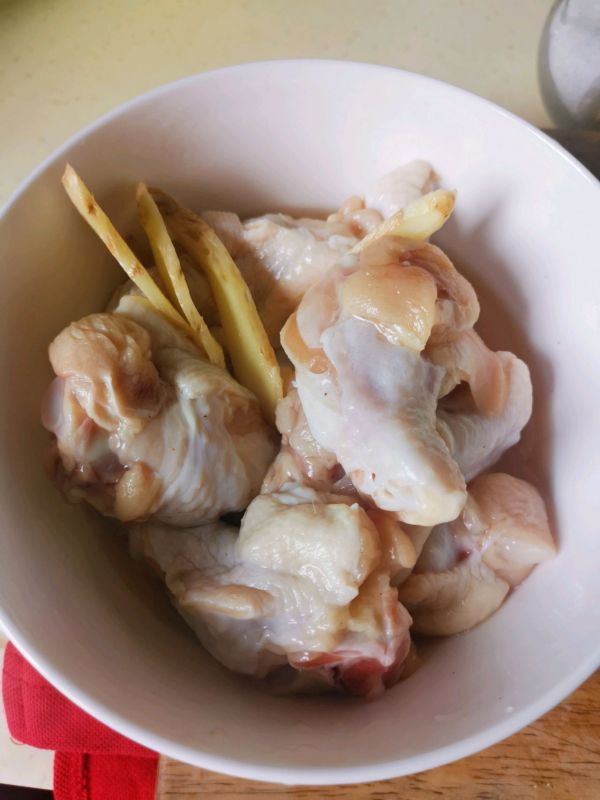 红烧芋头小鸡腿