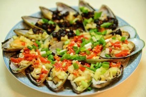 剁椒蒜蓉蒸青口贝