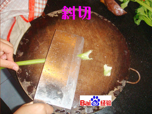 春节美食熏肉炒西芹