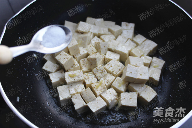 豆腐虾煲的做法