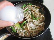 鲜菇芹菜鱿鱼丝